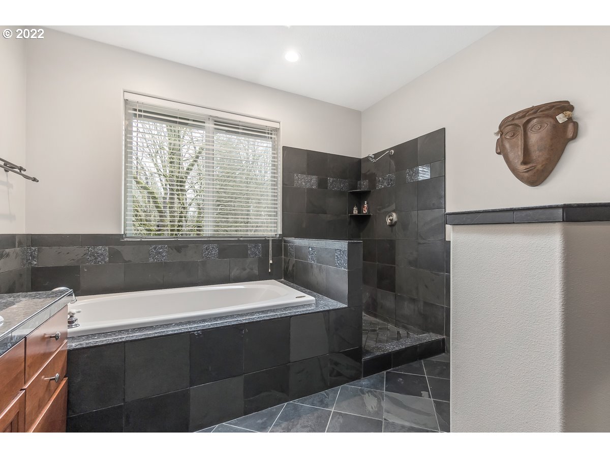 15912 Southeast Venice Ridge Way Damascus, OR 97089 - Photo 13 of 32 Gallery Image 13