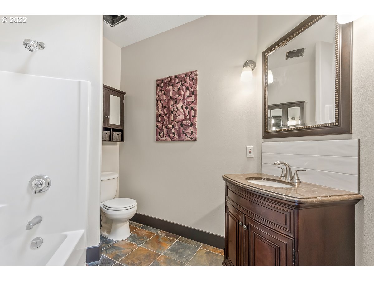 15912 Southeast Venice Ridge Way Damascus, OR 97089 - Photo 16 of 32 Gallery Image 16