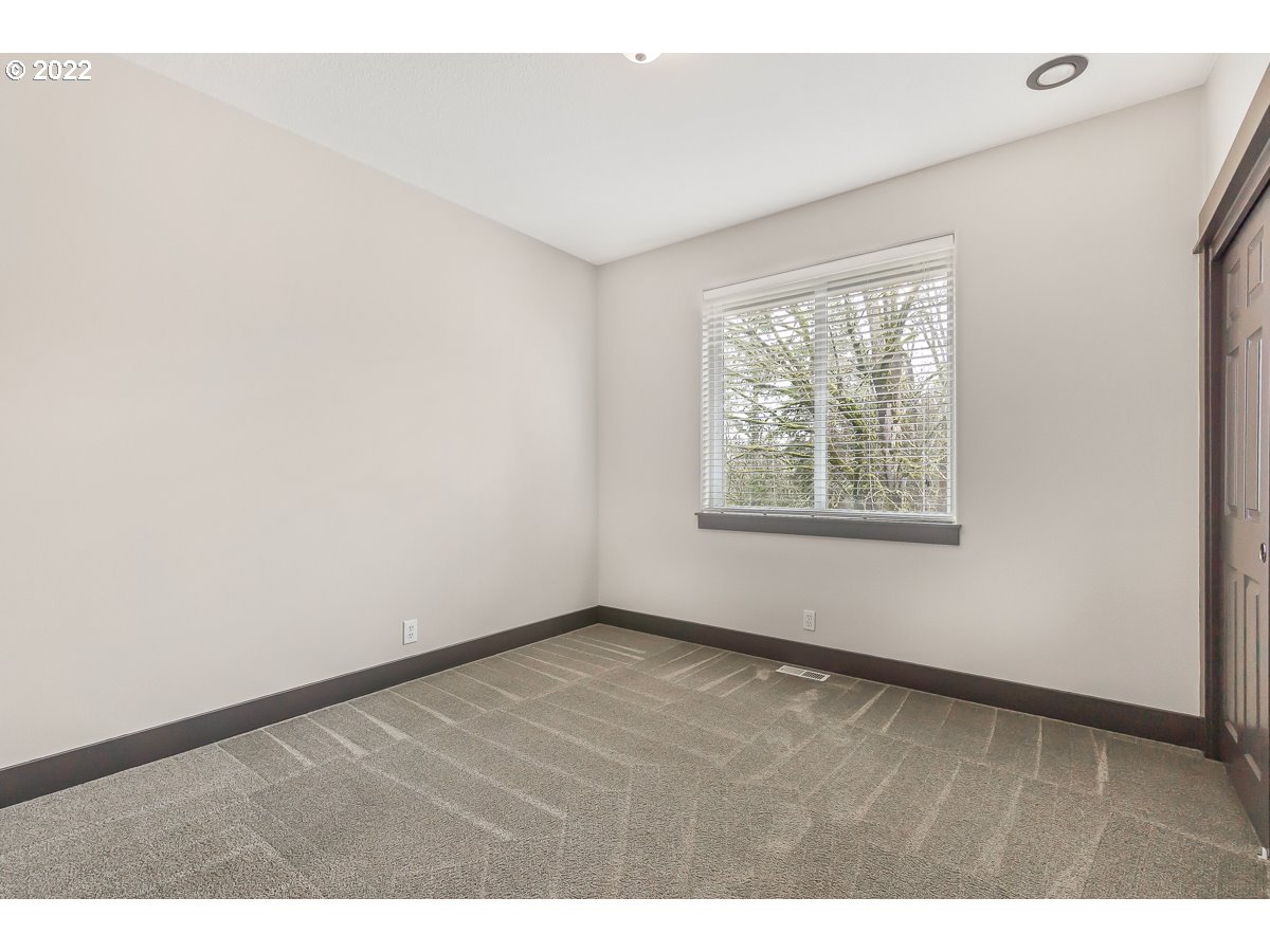 15912 Southeast Venice Ridge Way Damascus, OR 97089 - Photo 17 of 32 Gallery Image 17