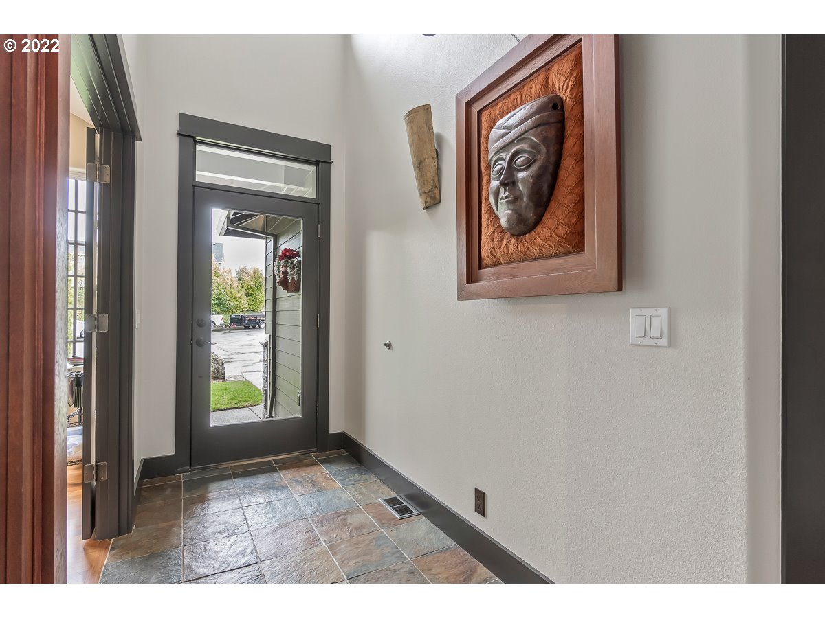 15912 Southeast Venice Ridge Way Damascus, OR 97089 - Photo 3 of 32 Gallery Image 3