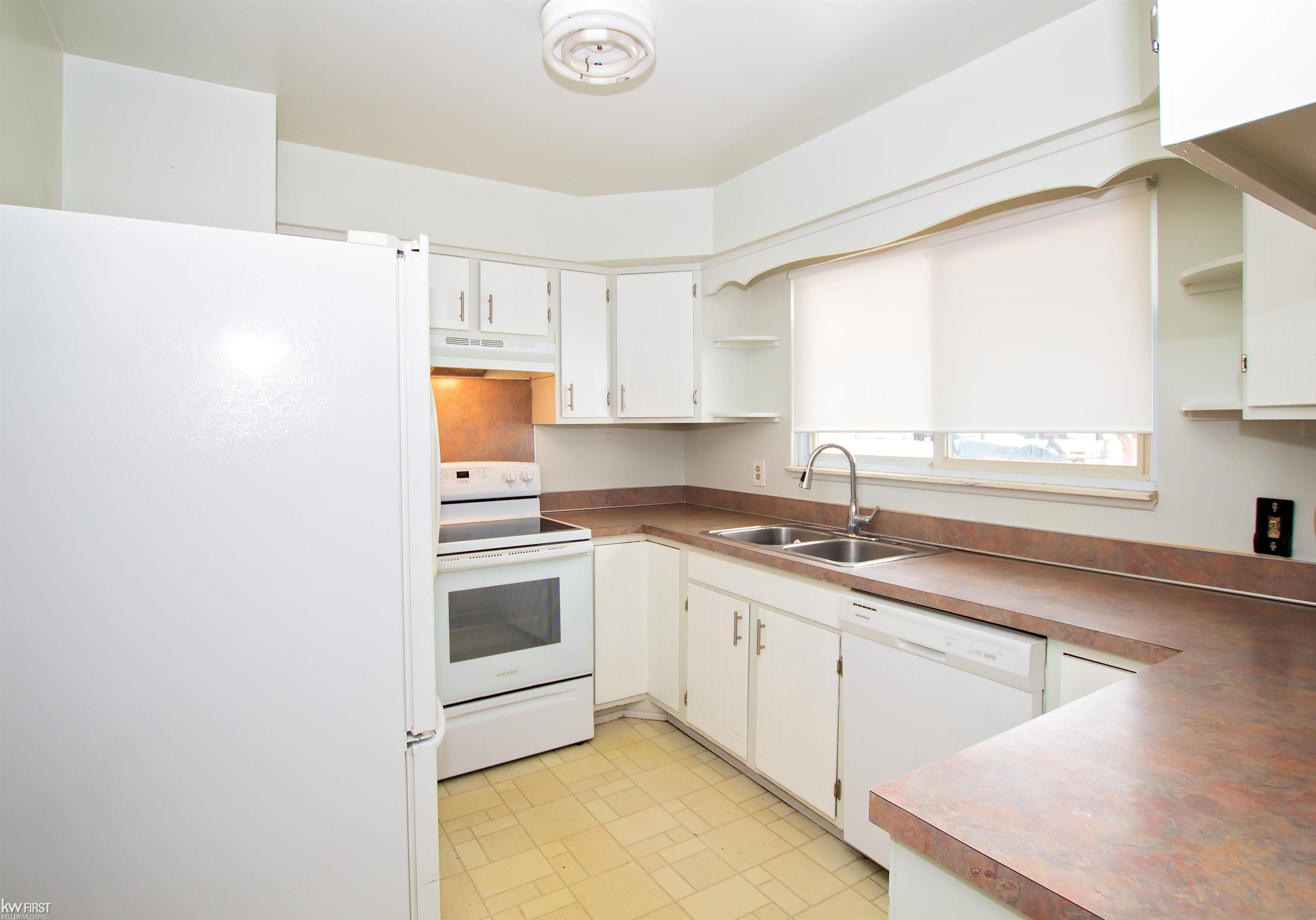 3527 North Genesee Road Flint, MI 48506 - Photo 10 of 27 50165356-b56ebbfd-5882-4422-a55b-1a3fa48abf8d.JPG
