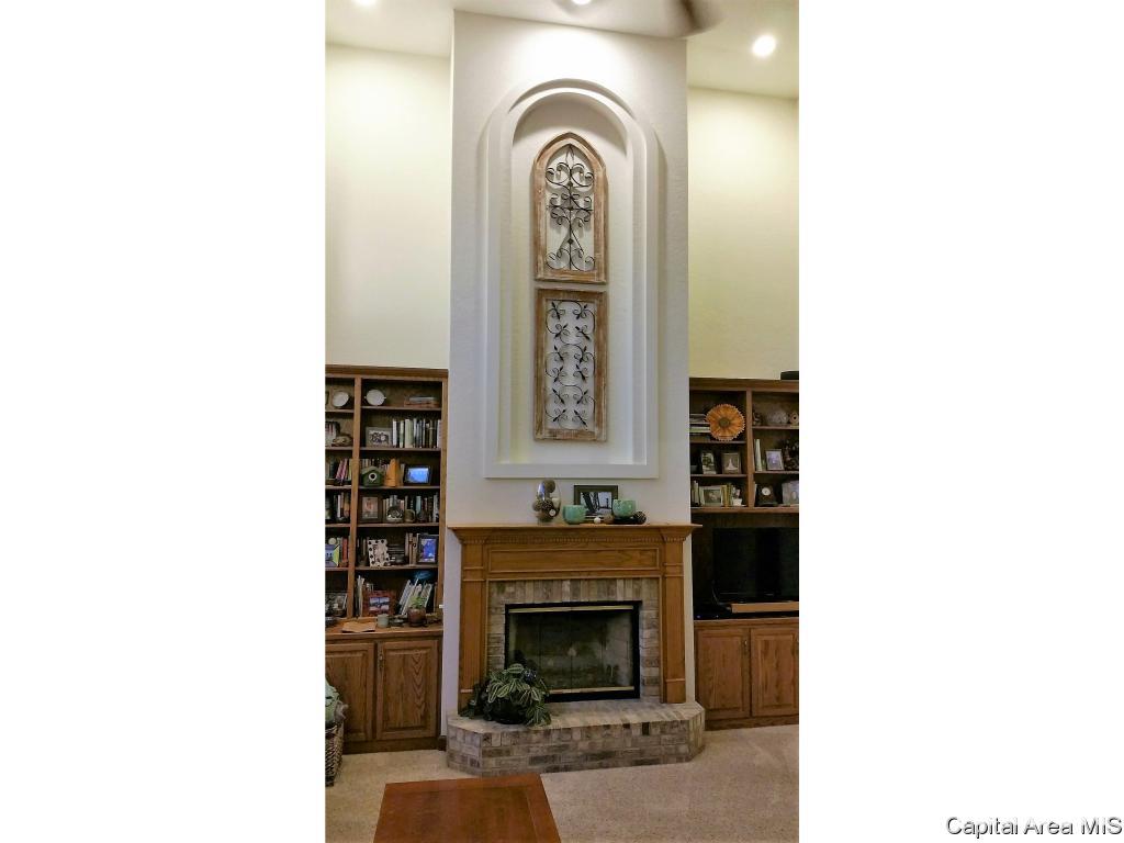 6115 Lovejoy Road Rochester, IL 62563 - Photo 10 of 33 Gallery Image 10