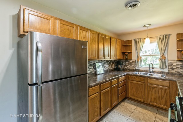 113 Pheasant Trail Lake In The Hills, IL 60156 - Photo 7 of 22