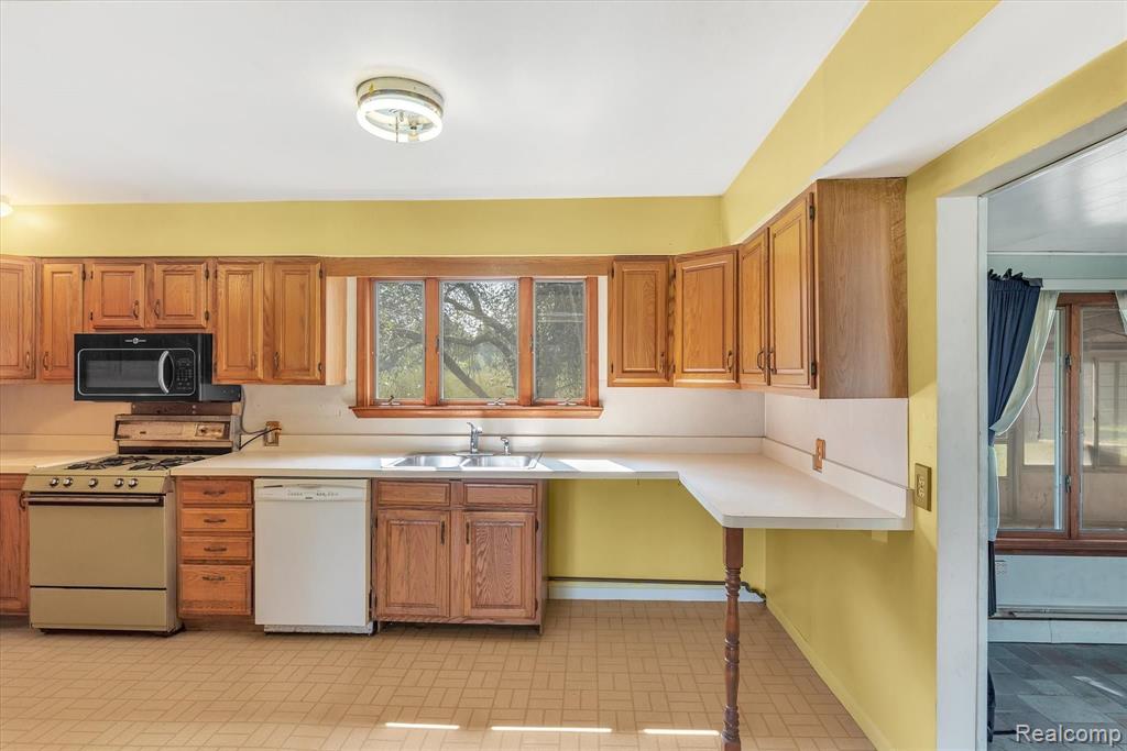 12557 Darling Road Milan, MI 48160 - Photo 14 of 41