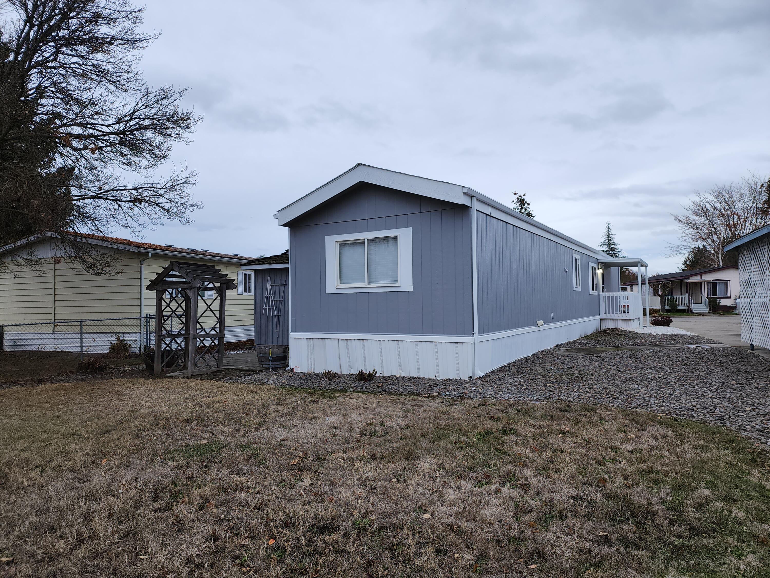 833 Carol Rae Medford, OR 97501 - Photo 4 of 20 20221209_155530