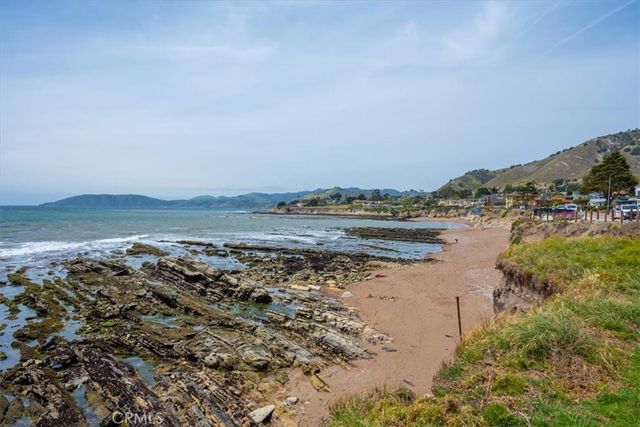 $979,000 | 214 Placentia Avenue, Pismo Beach, CA 93449