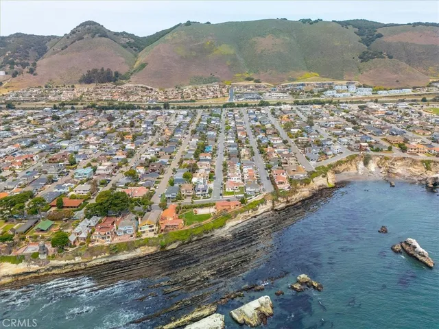 $979,000 | 214 Placentia Avenue, Pismo Beach, CA 93449