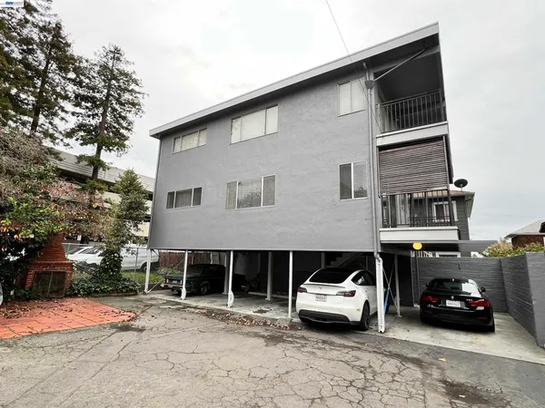 $2,150 | 2418 Ashby Avenue, Berkeley, CA 94705