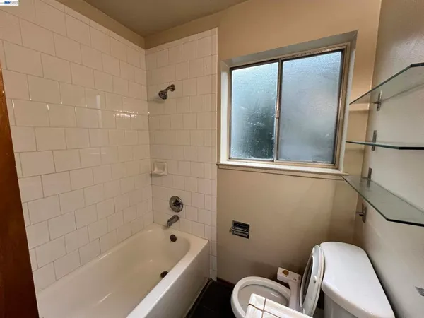 $2,150 | 2418 Ashby Avenue, Berkeley, CA 94705