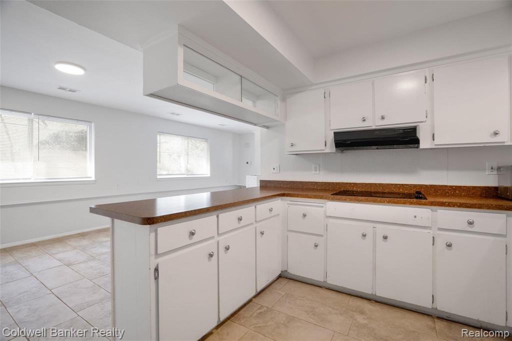 1272 East Square Lake Road Bloomfield Hills, MI 48304 - Photo 12 of 36