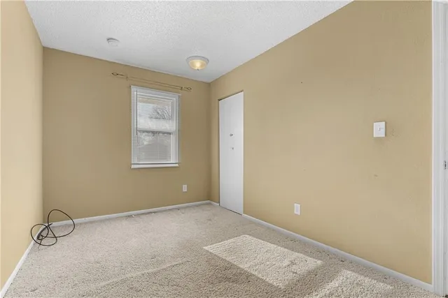 $224,950 | 208 Manor Lane, Buckner, MO 64016