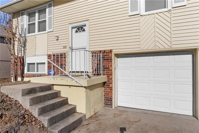 $224,950 | 208 Manor Lane, Buckner, MO 64016