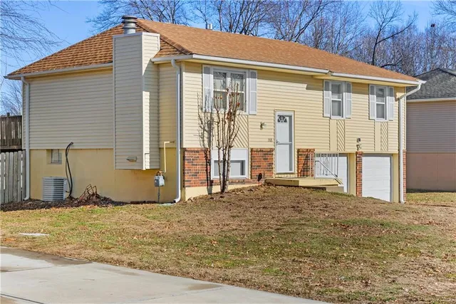 $224,950 | 208 Manor Lane, Buckner, MO 64016