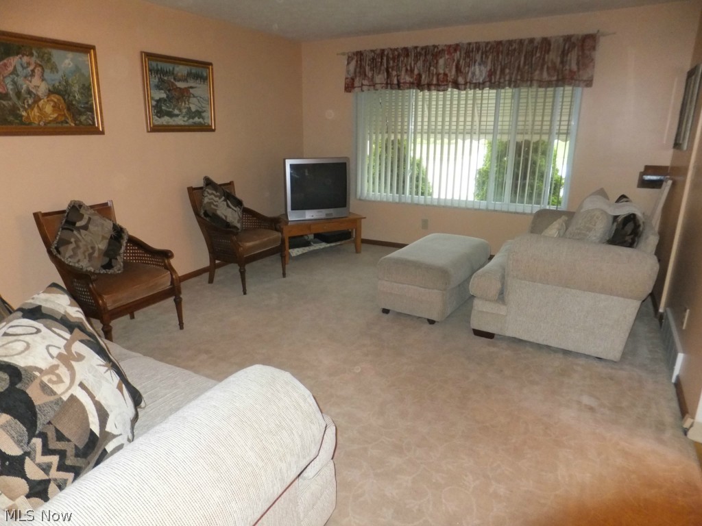 3010 Snow Road Cleveland, OH 44134 - Photo 2 of 23