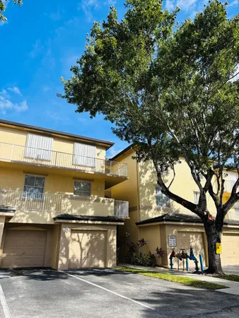 $2,200 | 2060 Greenview Shores Boulevard, Unit 303, Wellington, FL 33414