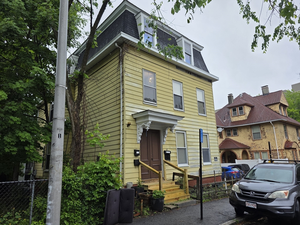 4 Home Street Worcester, MA 01609 - Photo 2 of 20