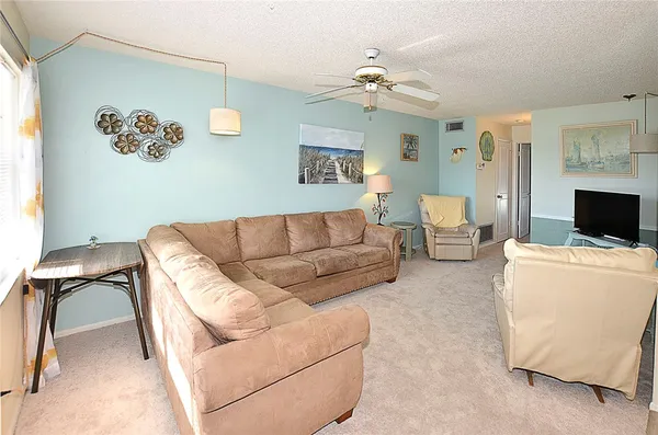 $1,300 | 56 Woodland Drive, Unit 205, Vero Beach, FL 32962