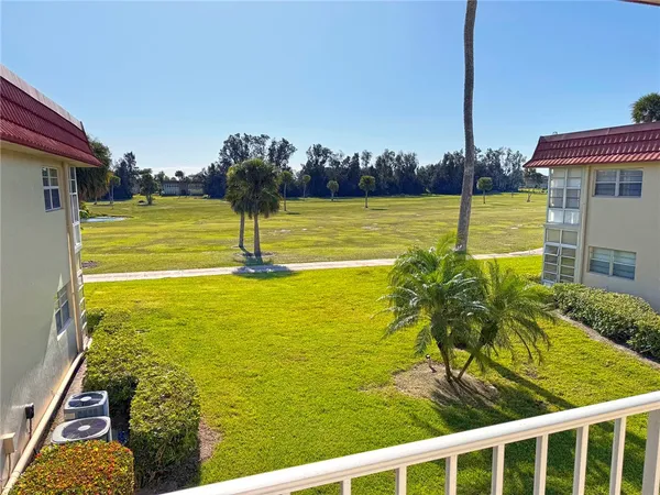 $1,300 | 56 Woodland Drive, Unit 205, Vero Beach, FL 32962