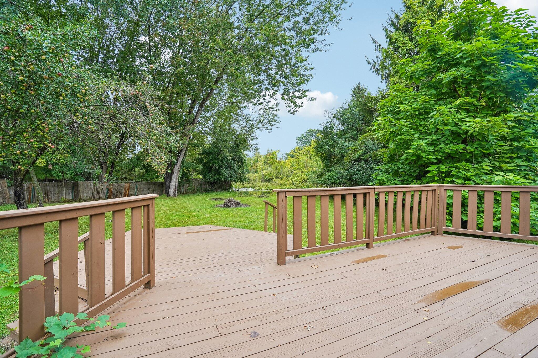 1150 Bangor Road Waterford, MI 48328 - Photo 29 of 35 Deck