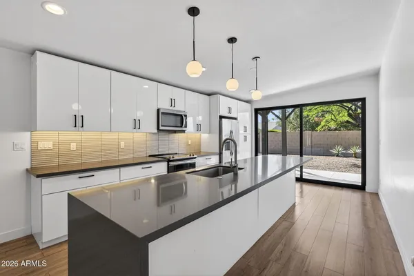 $590,000 | 1405 East Campus Drive, Tempe, AZ 85282