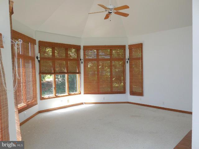 1671 Town Point Road Cambridge, MD 21613 - Photo 5 of 18 Living Room