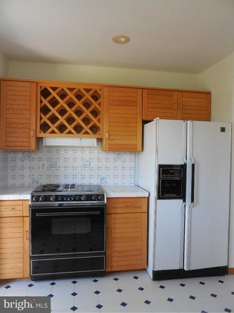1671 Town Point Road Cambridge, MD 21613 - Photo 7 of 18 Kitchen
