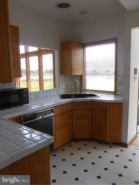1671 Town Point Road Cambridge, MD 21613 - Photo 8 of 18 Kitchen