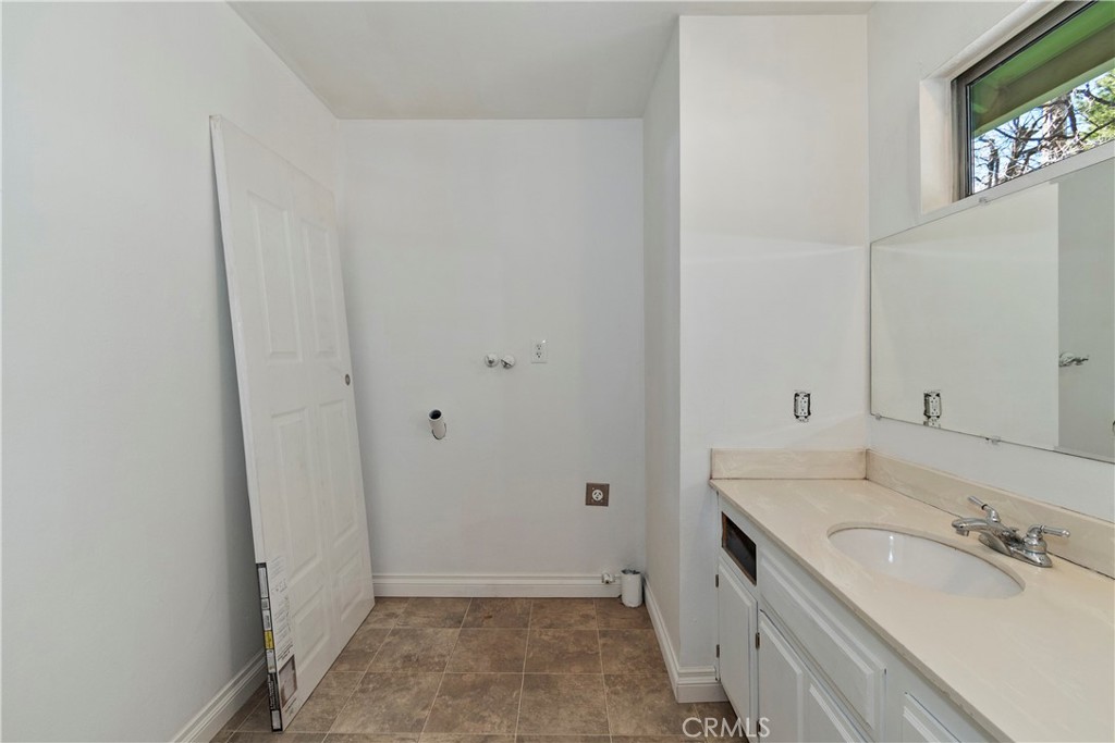 32142 Hunsaker Way Running Springs, CA 92382 - Photo 12 of 51