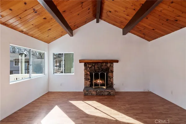 a view of livingroom with furniture