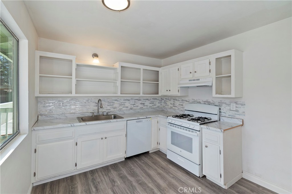 32142 Hunsaker Way Running Springs, CA 92382 - Photo 8 of 47