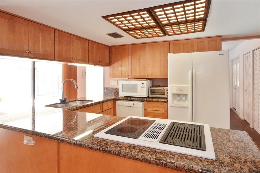 3089 Northwest 25th Way Boca Raton, FL 33434 - Photo 5 of 25 3089NW25thWay_vht_viewer_177.jpg