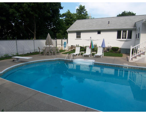 34 Amherst Road Braintree, MA 02184 - Photo 3 of 14 Gallery Image 3