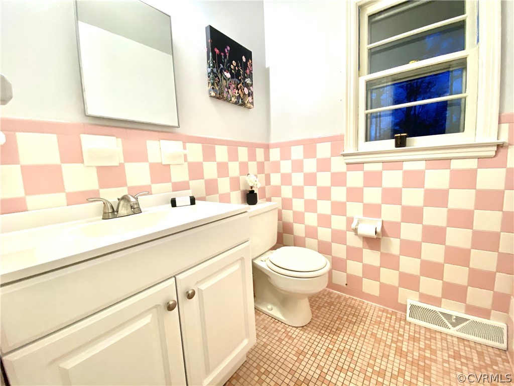4210 Treely Road Chester, VA 23831 - Photo 25 of 39 a bathroom with a sink toilet and shower