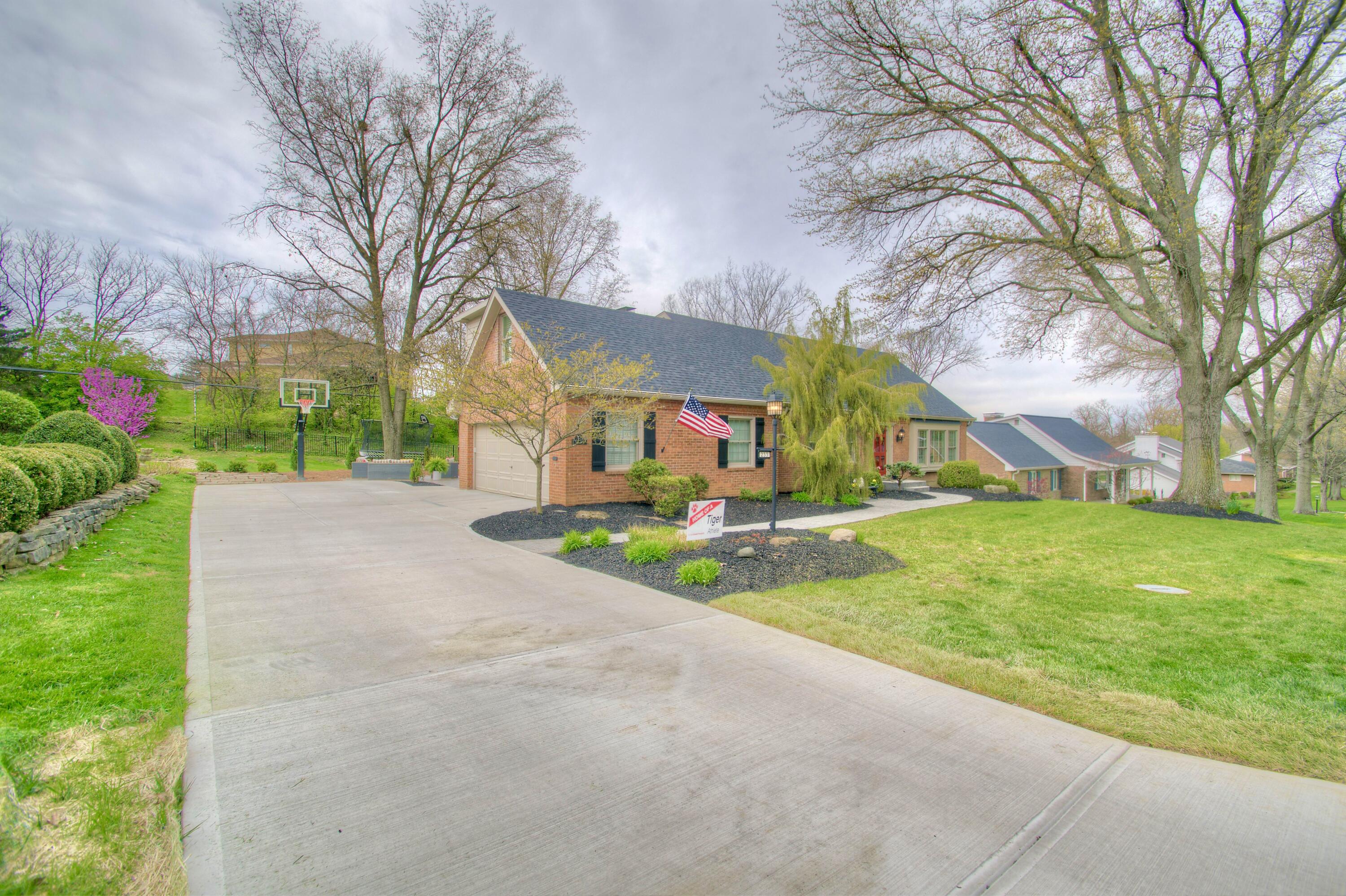 233 Watch Hill Road Fort Mitchell, KY 41011 - Photo 4 of 42 Gallery Image 4