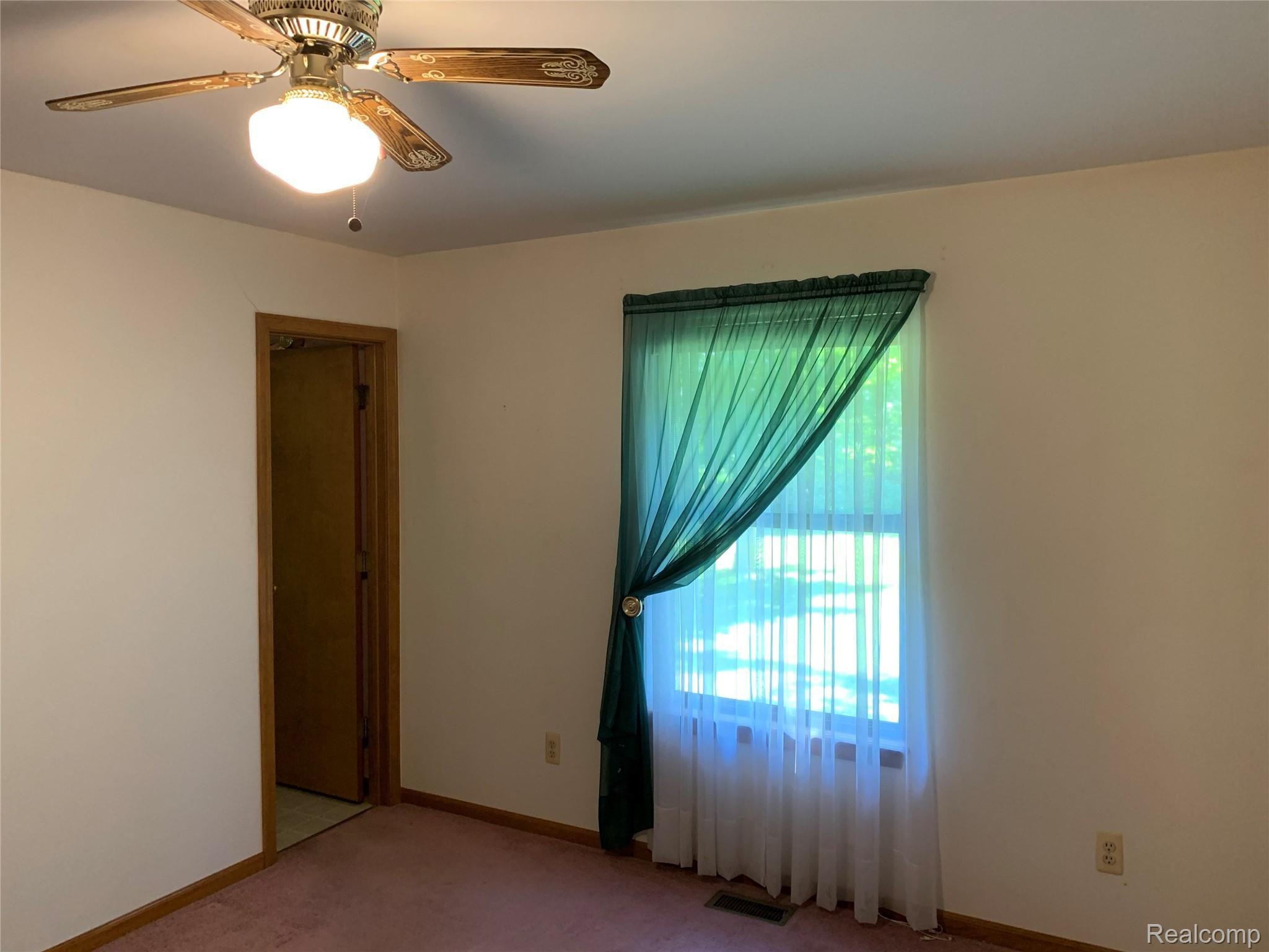 2930 Michigan Road Port Huron, MI 48060 - Photo 25 of 28 IMG-1625.jpg