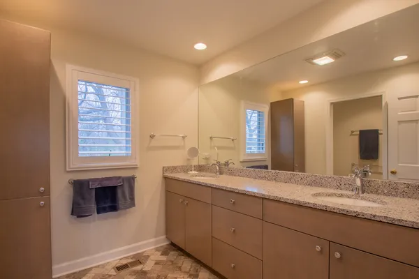 $870,000 | 371 Red Oak Lane, Highland Park, IL 60035