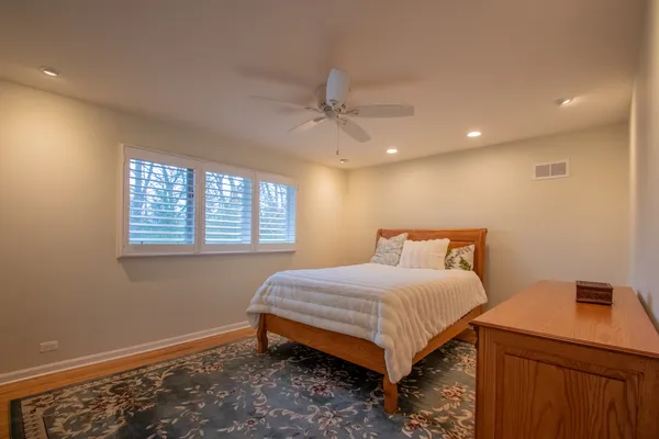 $870,000 | 371 Red Oak Lane, Highland Park, IL 60035