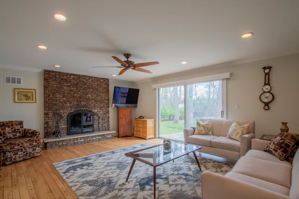$870,000 | 371 Red Oak Lane, Highland Park, IL 60035