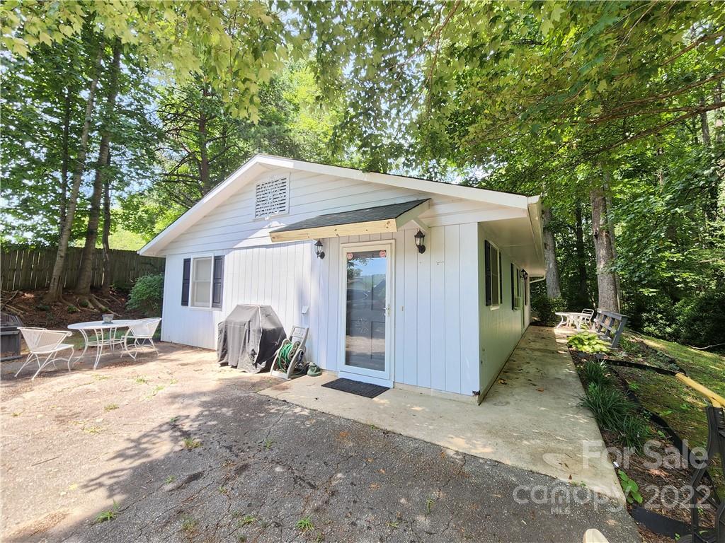 291 Cherokee Way Marion, NC 28752 - Photo 3 of 14 a view of a house with backyard and sitting area