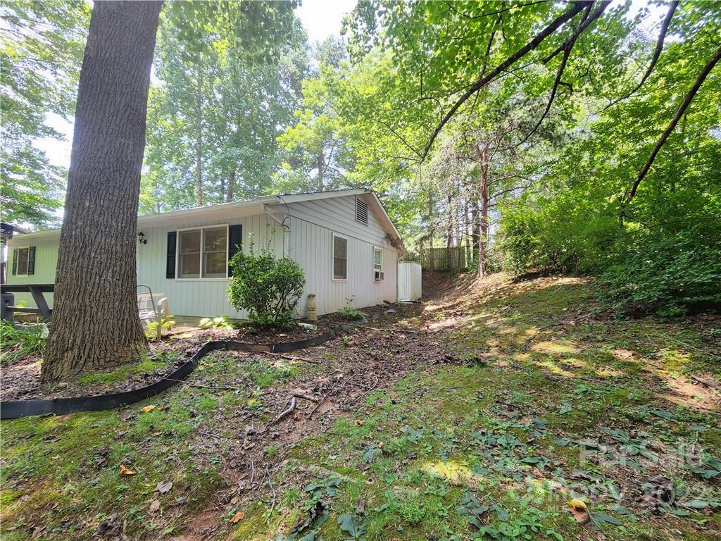 291 Cherokee Way Marion, NC 28752 - Photo 5 of 14 a view of a house with backyard and a tree