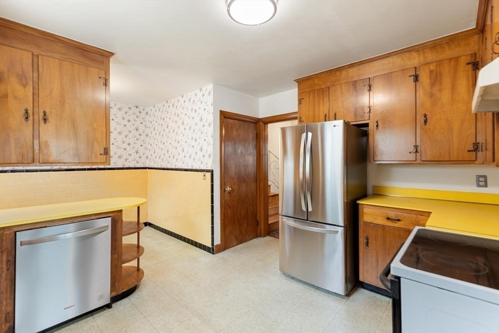 36 Ripley Road Medford, MA 02155 - Photo 10 of 35