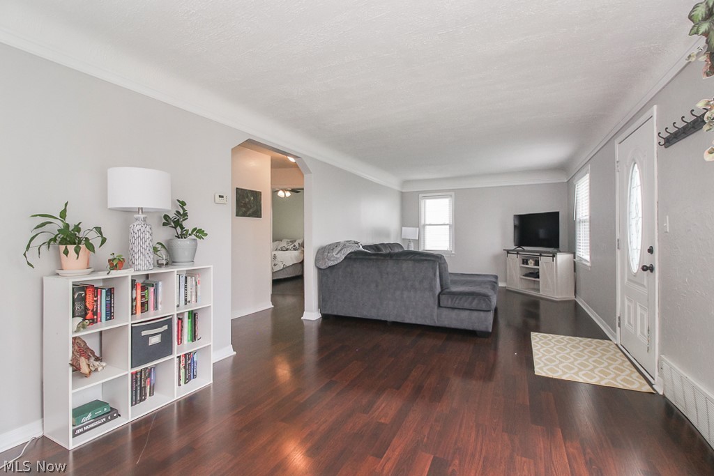 29962 Elgin Road Wickliffe, OH 44092 - Photo 2 of 31 Gallery Image 2