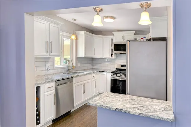 $324,900 | 701 Southwest Ward Road, Lee's Summit, MO 64081