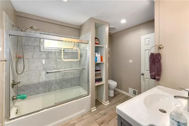 $324,900 | 701 Southwest Ward Road, Lee's Summit, MO 64081