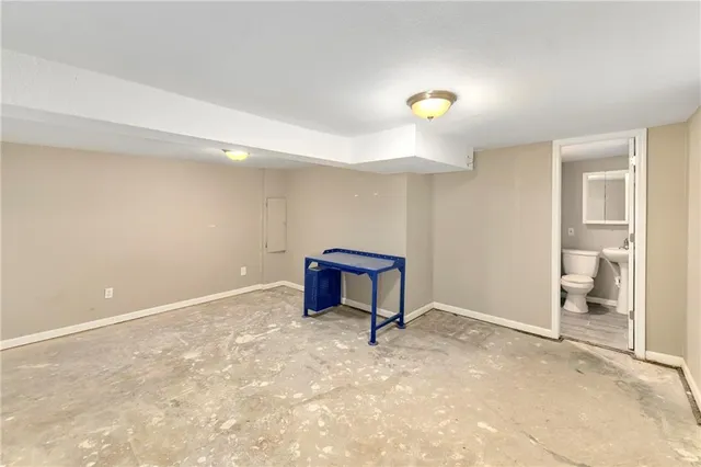 $324,900 | 701 Southwest Ward Road, Lee's Summit, MO 64081