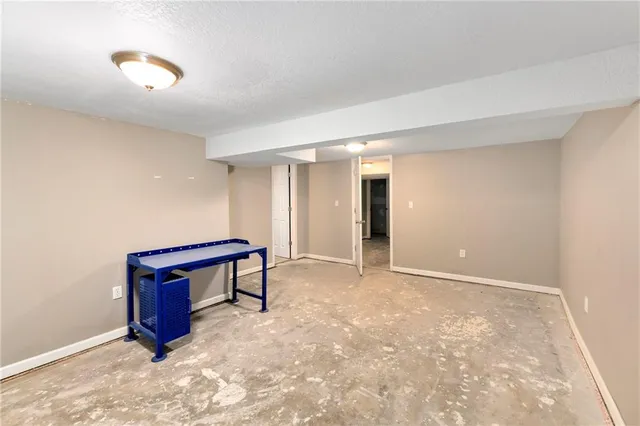 $324,900 | 701 Southwest Ward Road, Lee's Summit, MO 64081