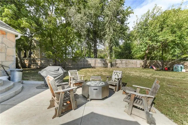 $324,900 | 701 Southwest Ward Road, Lee's Summit, MO 64081