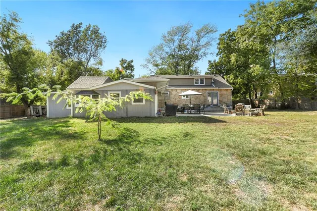 $324,900 | 701 Southwest Ward Road, Lee's Summit, MO 64081