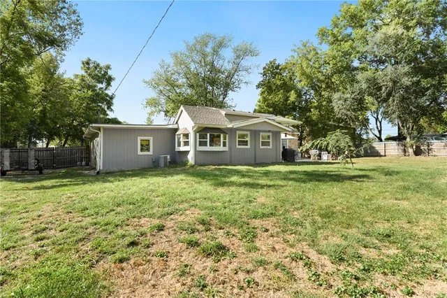 $324,900 | 701 Southwest Ward Road, Lee's Summit, MO 64081