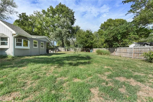 $324,900 | 701 Southwest Ward Road, Lee's Summit, MO 64081